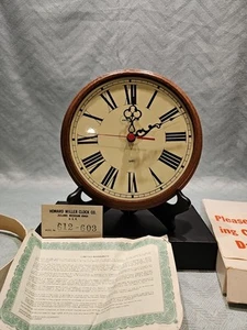 Howard Miller Wall Clock 612-603 8.5 Inch Battery Powered Tested And Working - Picture 1 of 5