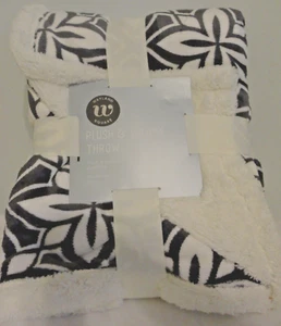 WAYLAND SQUARE PLUSH SHERPA LUXURIOUS COMFORT GRAY WHITE THROW BLANKET 50"X60" - Picture 1 of 9
