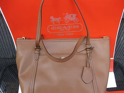 NWT AUTHENTIC Coach Women's Peyton Leather Pocket Tote Handbag F25667-B4/SD - Image 1 of 4