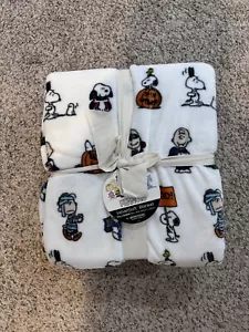 Peanuts Snoopy Woodstock Halloween Full/Queen Blanket By Berkshire 90x90” - Picture 1 of 3