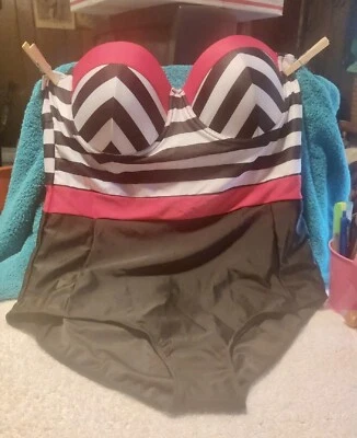 Terno de banho feminino tamanho XL vermelho, branco e preto uma peça sem alças - Imagem 1 de 2