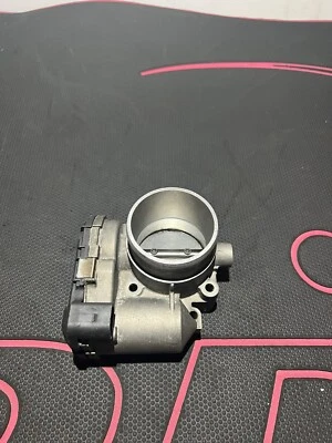 Audi A4 Quattro Volkswagen Passat 1.8L Throttle Body OEM 06B 133 062 B - Image 1 of 4