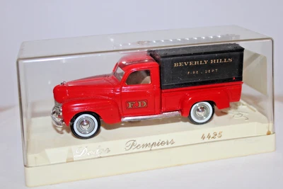Dodge Pompiers Solido #4425 - Beverly Hills Fire Dep. - 1:43s - Toldo rojo/negro Foto 1 de 4
