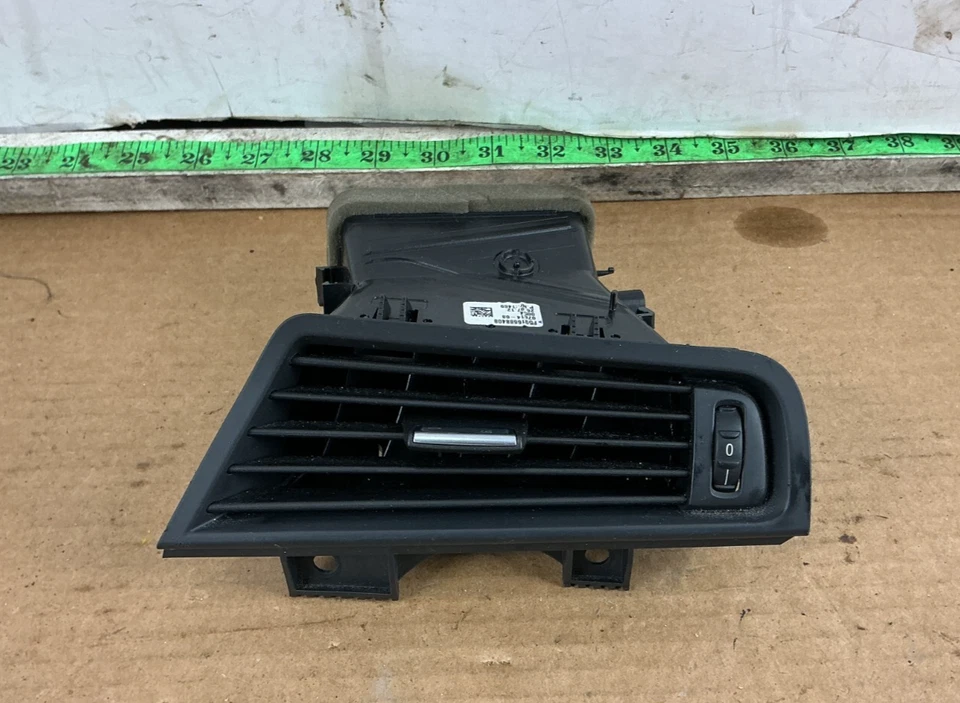 2011 - 2016 BMW 535i xDrive F10 painel lateral direito ventilação de ar 9166884, 9166890 fabricante de equipamento original - Imagem 1 de 4