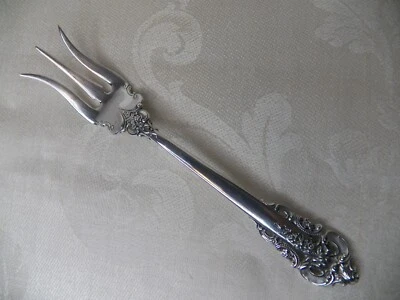 HORQUILLA WALLACE GRAND BARROCA PLATA ESTERLINA PEPINILLO/OLIVA 5 5/8" SIN MONOGRAMAS Foto 1 de 4