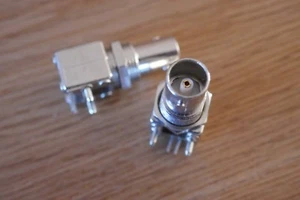 2 Ángulo rectángulo 75Ω Montaje de PCB BNC Conector Metal Níquel Soldadura Terminación - Imagen 1 de 1