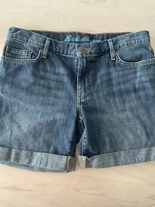 Eddie Bauer Women’s Boyfriend Fit Blue Denim Cuffed Jean Shorts Mid Rise Size 4 - Picture 1 of 11