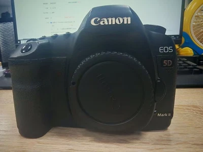 Cuerpo de cámara digital SLR de fotograma completo Canon EOS 5D Mark II 21,1 MP con cargador de batería Foto 1 de 4