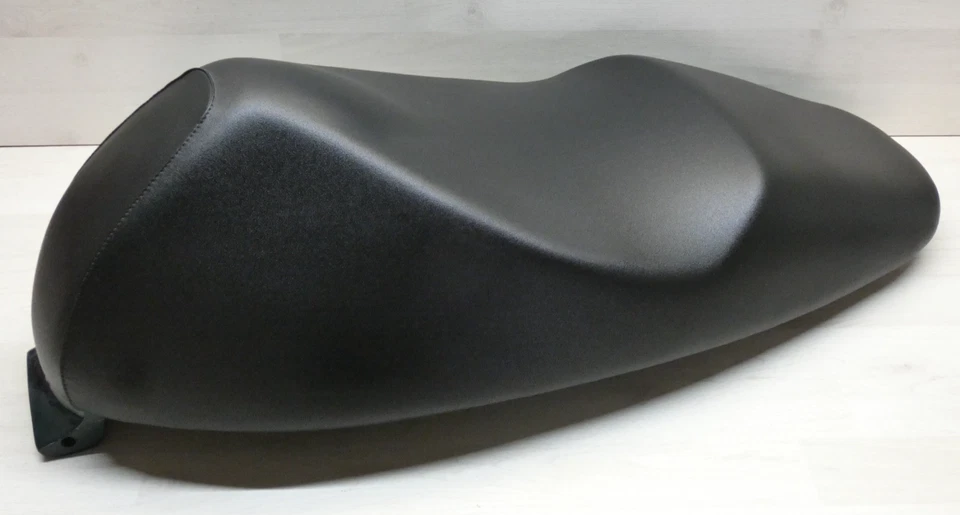 Aprilia Leonardo 125 / 150 Roller Sitzbank / Sitz ORIGINAL ! TOP ZUSTAND ! - Bild 1 von 4