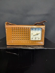 Tested working Channel Master 6506B AM Radio with case - Picture 1 of 7