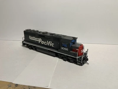 Atlas GP40 Southern Pacific EMD 3086 Speed Lettered Custom Nose - Image 1 of 4