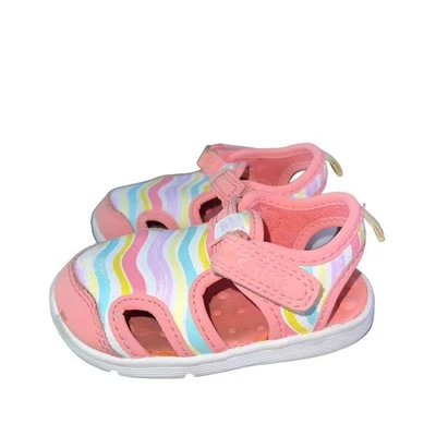 Carter's 粉彩条纹凉鞋带钩环闭合尺寸 4M — 第 1/4 张图片