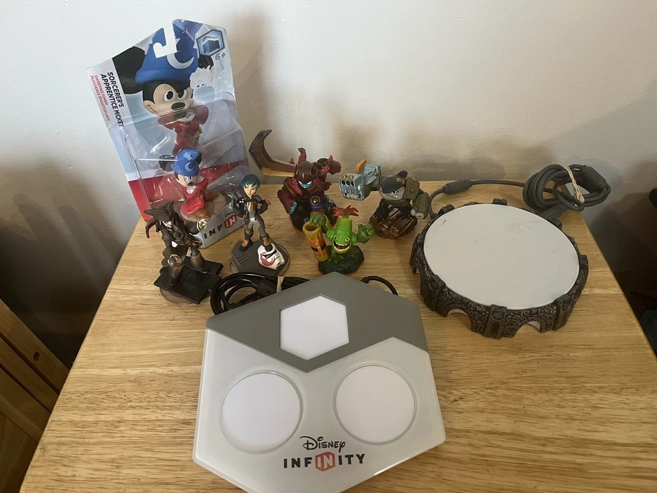 Lote Disney Infinity e discos elétricos XBOX - Imagem 1 de 4