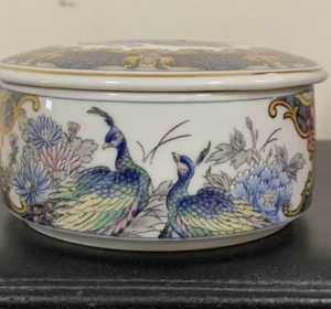 Stunning Japanese Peacock Porcelain Trinket Box, excellent condition 4"x 2" - Picture 1 of 11