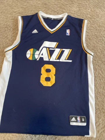 Utah Jazz Williams Jersey. Great condition! Medium Cover