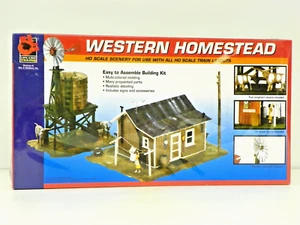 LIFE-LIKE HO U/A "WESTERN HOMESTEAD" PLASTIC MODEL KIT #433-1338 - Picture 1 of 3