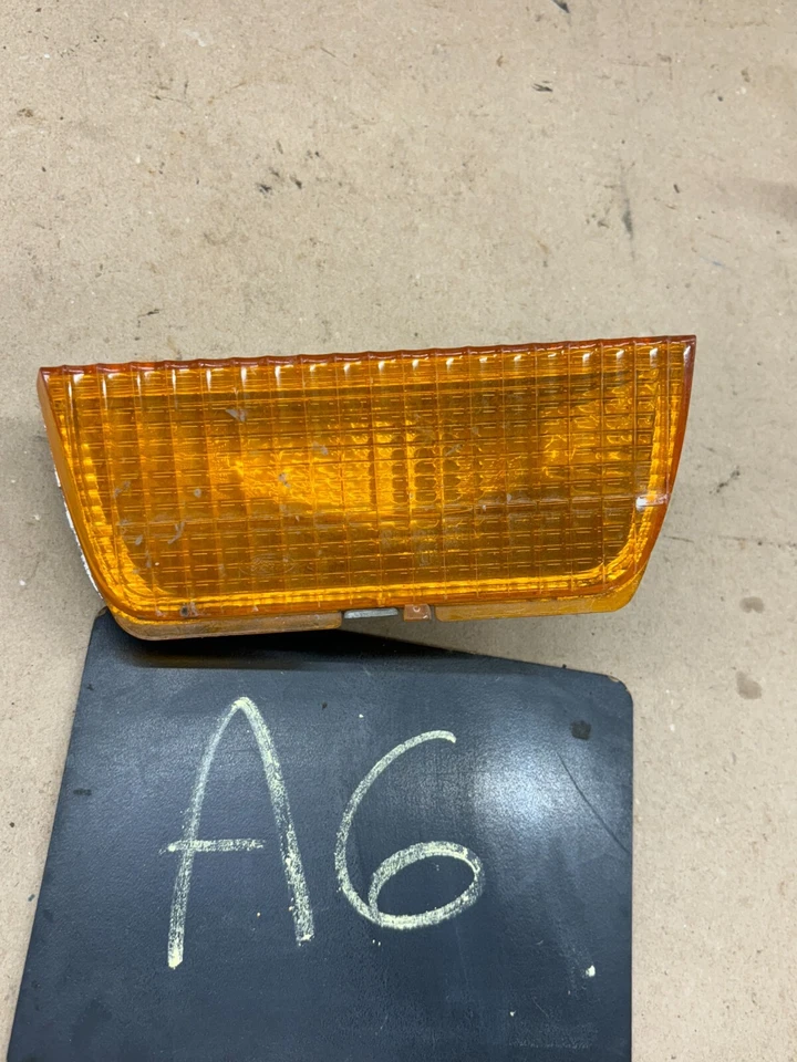 1981 1982 1983 1984 1985 FORD ESCORT AMBER TURN SIGNAL LIGHT LAMP LENS ASSEMBLY - Image 1 of 4