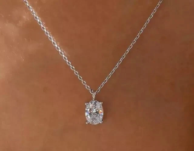 Collana con ciondolo solitario diamantato creato in laboratorio ovale 2 ct... - Immagine 1 di 3
