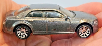 Chrysler 300 2015 plateado coche fundido suelto a presión Matchbox Foto 1 de 4