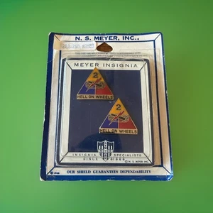 Vintage 1966 N.S Meyer U.S Army 2nd Armored Div."Hell On Wheels"Carded Insignia - Picture 1 of 3