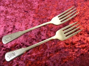 VILLAGE Dinner & Salad Fork Oneida / Pfaltzgraff Deluxe Stainless Steel USA NICE - Picture 1 of 3