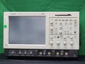 Tektronix TDS7404: 4GHz 4CH Oscillscope, Defected unit, As-Is Selling (0242) - Picture 1 of 6