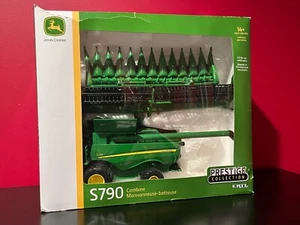 Ertl 1/32 John Deere S790 Combine w/ Corn & Bean Head Prestige Col (DAMAGED BOX) - Picture 1 of 7