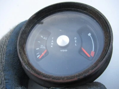 Porsche 911 Fuel / Oil Tank Combo Gauge VDO Date Stamp 3.72 91164120200 - Image 1 of 4