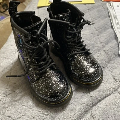 Dr Martens 1460 Cosmic Glitter Niños Niñas Botas de Cuero Negras Talla 8 EE. UU. Foto 1 de 4