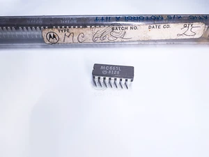 1X MC665L Motorola Triple-Level Translator MHTL Logic Ceramic IC CDIP-14 - Picture 1 of 4
