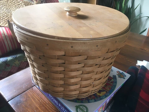 SUPERLongaberger round large basket  handle and Lid -2005 Cover