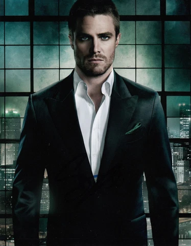 Stephen Amell autograph signed Arrow 10x8 photo AFTAL & UACC [15276] Cover