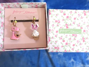 BETSEY JOHNSON AUTHENTIC Bunny Cupcake Mixer Lever Back Earrings NIB - Picture 1 of 5