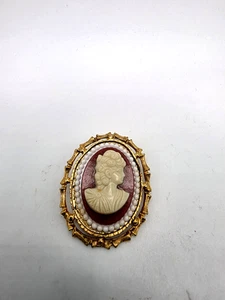 Vtg. Cameo Brooch, Gold Tone, 2" - Picture 1 of 4