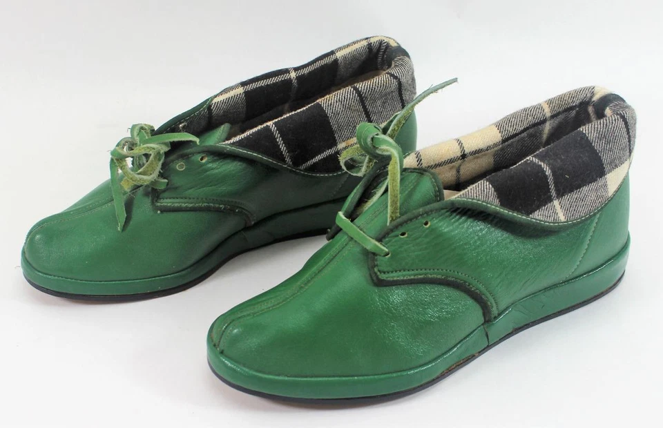 Vintage Green Leather Closed Shoe with Black Flannel Lining Womens 6.5M - Image 1 of 4