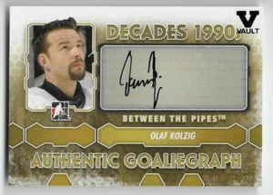 12/13 BETWEEN THE PIPES 'FINAL VAULT' DECADES 1990s AUTOGRAPH Olaf Kolzig #AOK - Picture 1 of 1