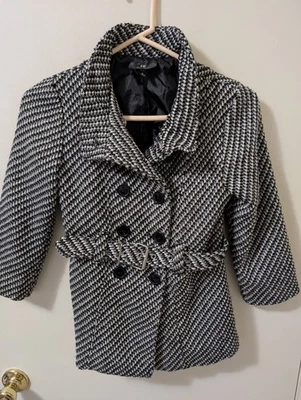 Casaco com cinto preto e branco tamanho 8 meninas IZ AMY BYERS peito duplo botão frontal  - Imagem 1 de 4
