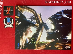 Sigourney Weaver autographed signed 11x14 photo Aliens Ripley Beckett COA - Picture 1 of 2