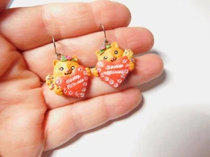 Pendientes perforados colgantes de corazón colgantes de resina gatito gato BE MINE VALENTINE de colección - Imagen 1 de 4