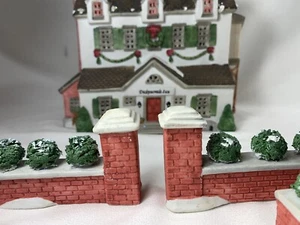 Christmas Village Light up House Building LEMAX Dickensvale LIMITED W/Brick Wall - Picture 1 of 19