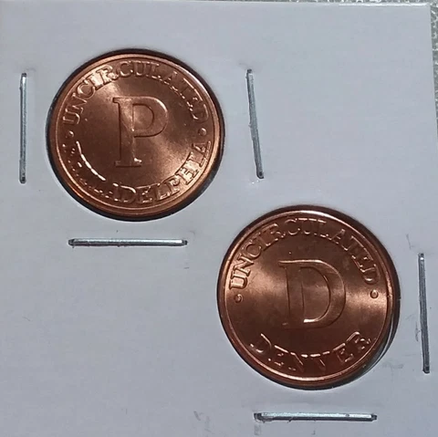 TREASURY COINS UNITED STATES MINT (2 COIN SET P & D) UNC Cover