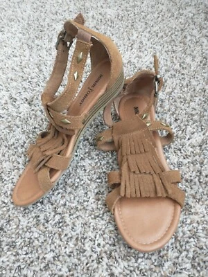 Sandalias Minnetonka Marrón Flecos Gamuza Cuña Mónaco Correa al Tobillo Para Mujer EE. UU. 7 Boho Foto 1 de 4