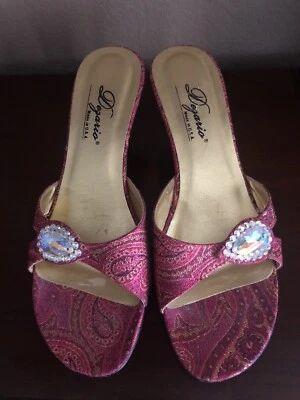Desario Dark Pink/Fuchsia/Gold Paisley Heels Rhinestones Sz 9 Worn 1x Excellent - Image 1 of 4
