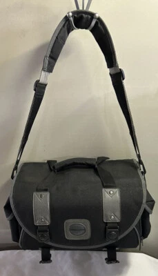 Черная сумка для фотоаппарата Vanguard серии Golf с 4 внешними карманами - Изображение 1 из 4