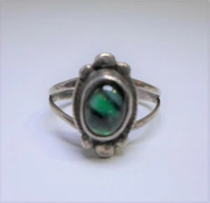 Vintage STERLING SILVER RING with FLOURITE CABOCHON Size 5 Preowned 1.8 Grams - Picture 1 of 11