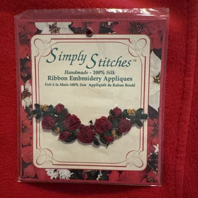 Apliques bordados cinta seda 100 % seda hechos a mano Simply Stitches flores rosas rojas Foto 1 de 4