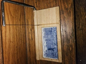 Vintage niederländisches blau-weißes Fliesen Käse Draht Schneidebrett   - Bild 1 von 3