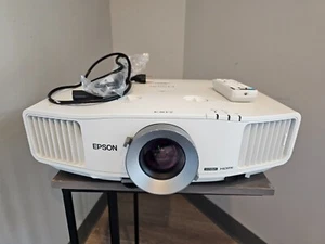 Epson Powerlite Pro G5200W H298A LCD Projector 612 Hours used - Picture 1 of 6