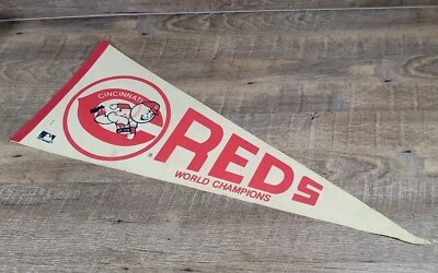 CINCINNATI REDS MLB BASEBALL VINTAGE FELT PENNANT - Image 1 of 4