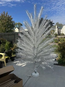 Vintage Yuletide Expressions 7.5’ Aluminum Tree 102 Branches/Revolving Stand/Box - Picture 1 of 15